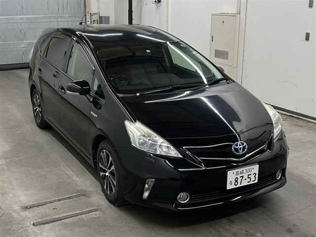 75194 Toyota Prius alpha ZVW41W 2012 г. (MIRIVE Saitama)